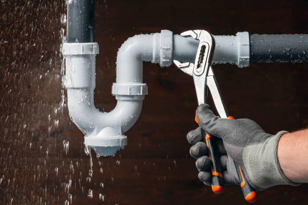 Professional Gas Line Repair technician working in Commiskey, IN